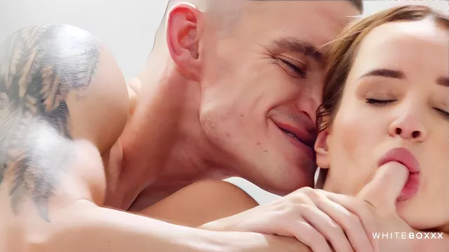 A Man Planted A Beautiful Girl After A Short Photo Shoot