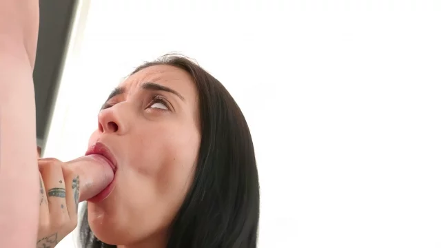 Banging A Brunette With Long Hair In Her Pussy And Cumming In Her Mouth